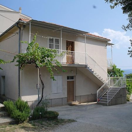 Hostel Guesthouse Mira Оміш Екстер'єр фото