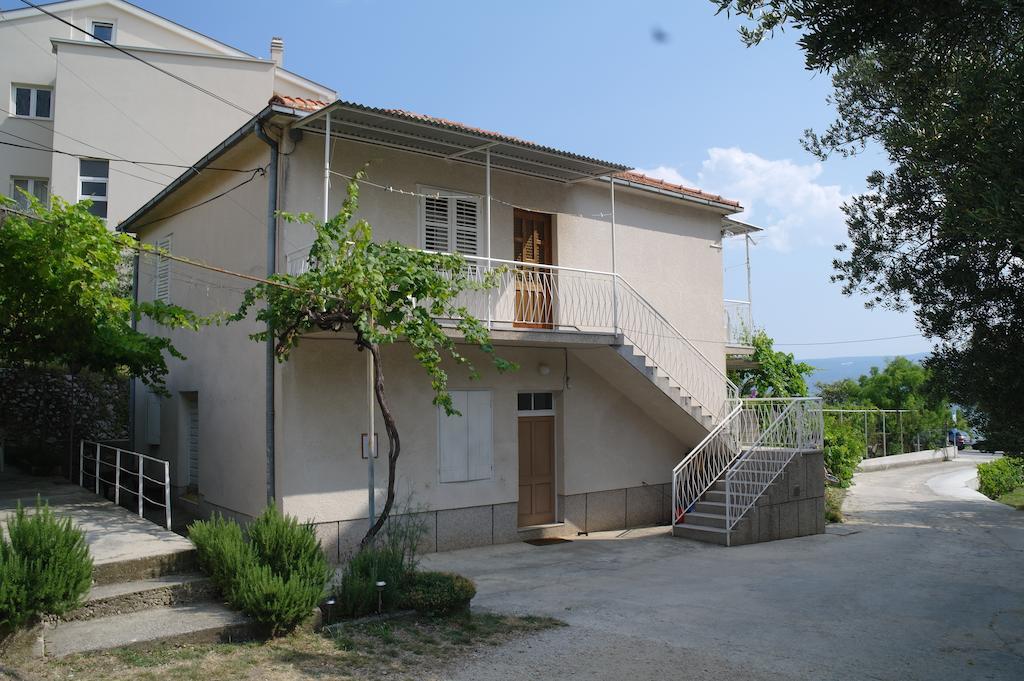 Hostel Guesthouse Mira Оміш Екстер'єр фото