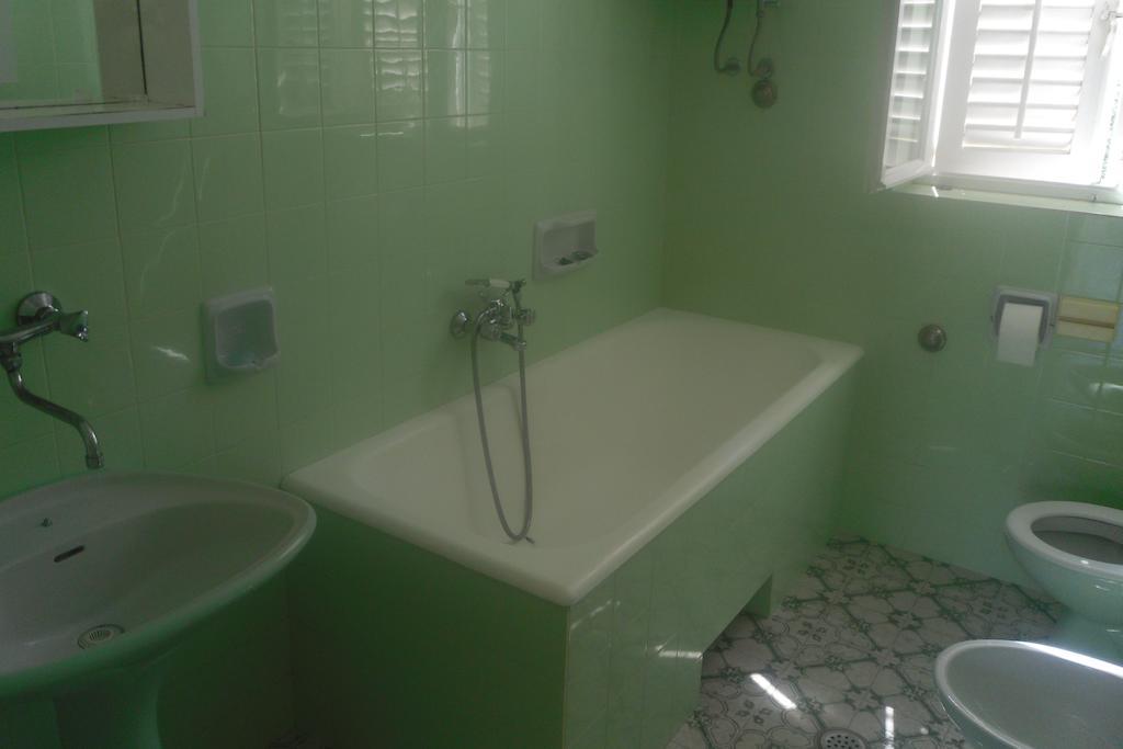 Hostel Guesthouse Mira Оміш Номер фото