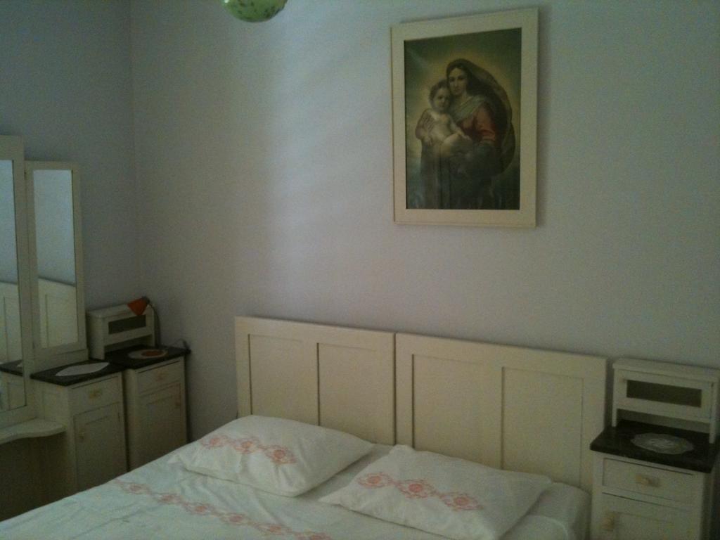 Hostel Guesthouse Mira Оміш Номер фото