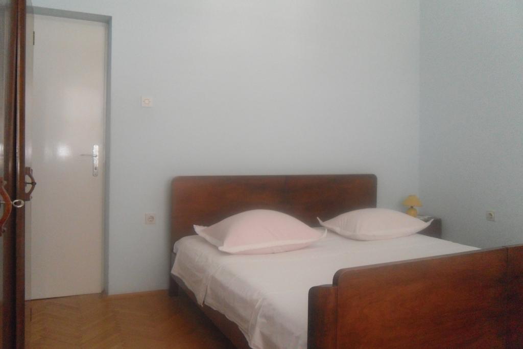 Hostel Guesthouse Mira Оміш Номер фото