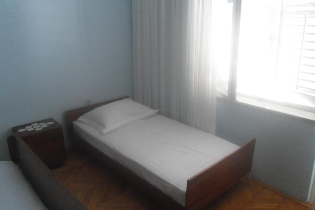 Hostel Guesthouse Mira Оміш Номер фото