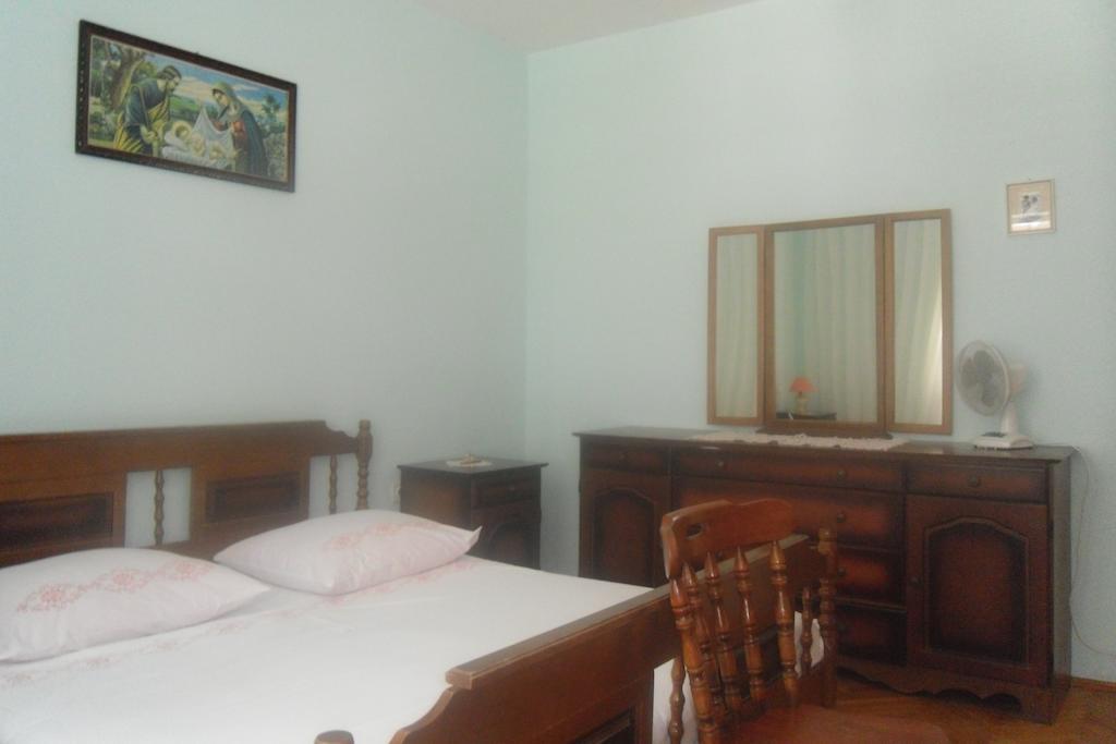 Hostel Guesthouse Mira Оміш Номер фото